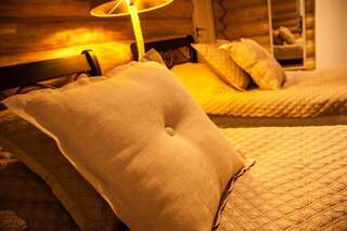 Лоджи Cabana Deac - Luxury Chalet Ватра-Дорней Двухместный номер с 2 отдельными кроватями и общей ванной комнатой-3